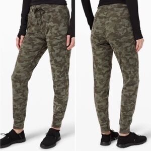 Lululemon Ready to Rulu Heritage Camo Joggers with Pockets size 4